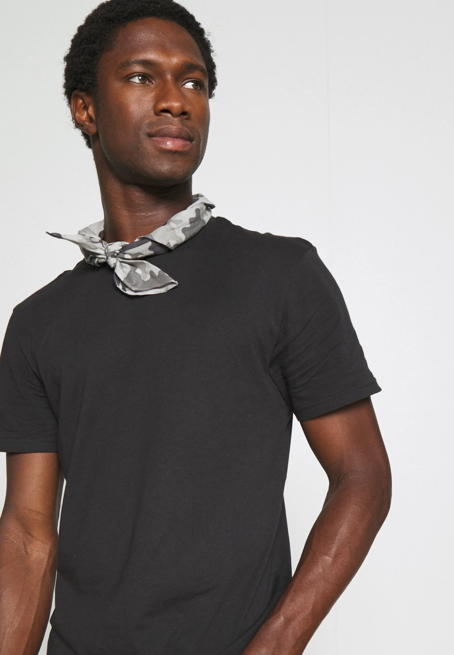 Pier One 3 Pack - T-Shirt Basic - Black/Mottled Dark Grey/Bordeaux - Afbeelding 6